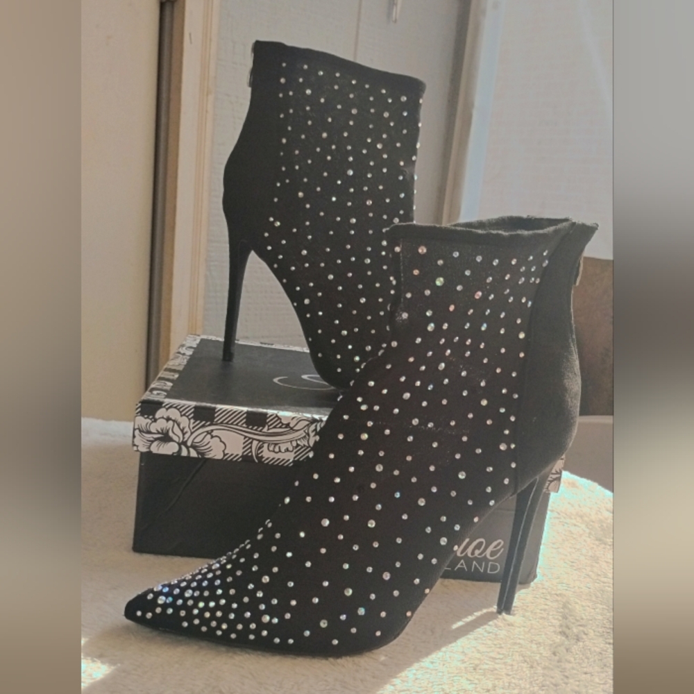 Liliana Black Ankle Boots With Rhinestone Detailing - Picture 5 of 14